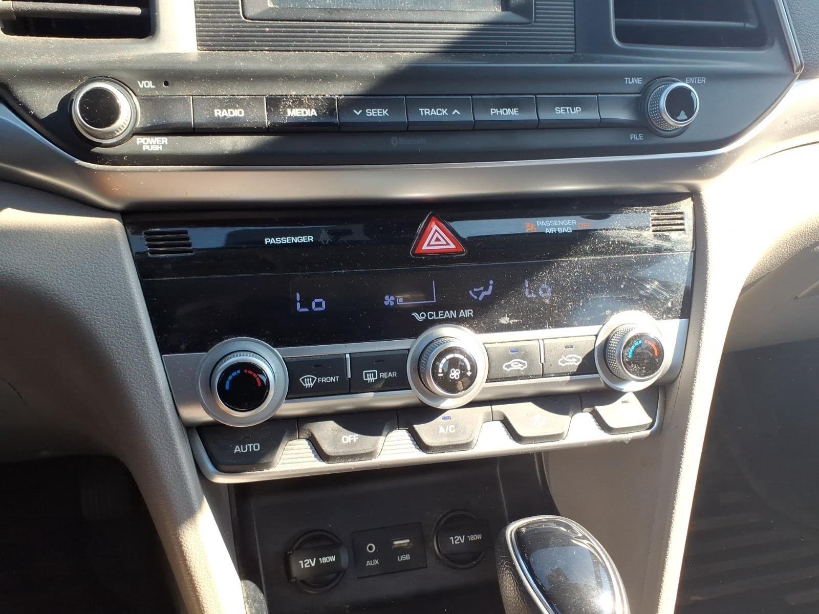 Used 2020 Fluid Metal Hyundai SE image 24