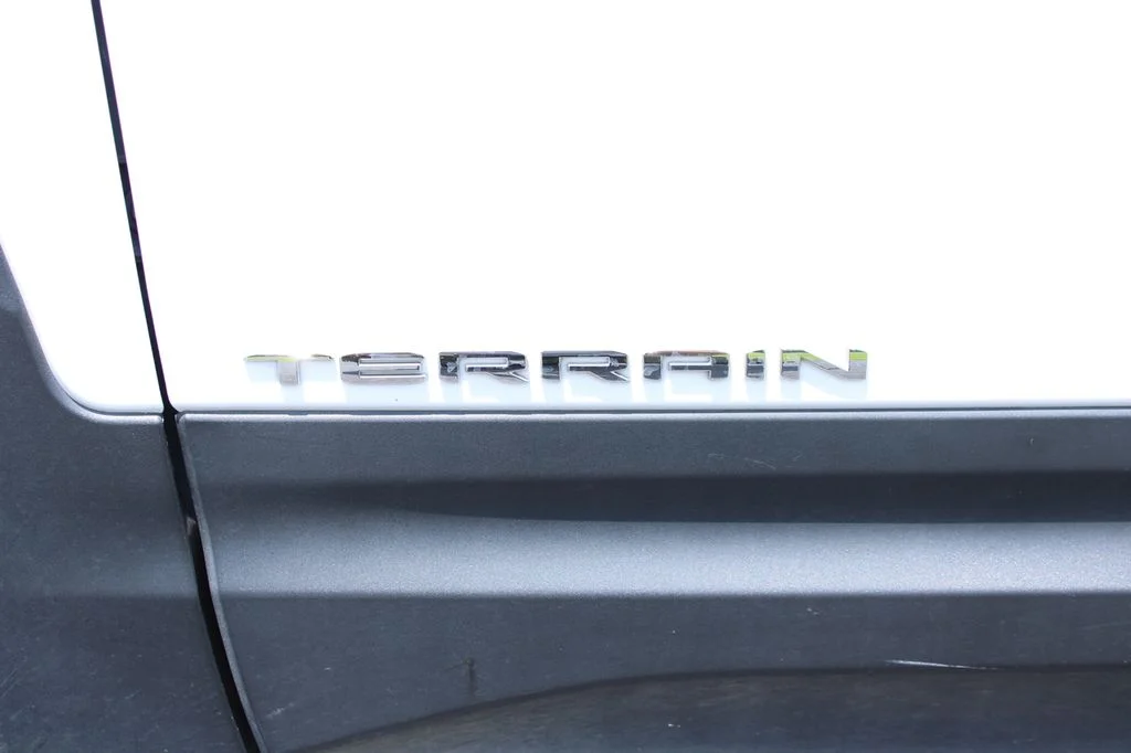 Used 2024 Summit White GMC SLE image 6