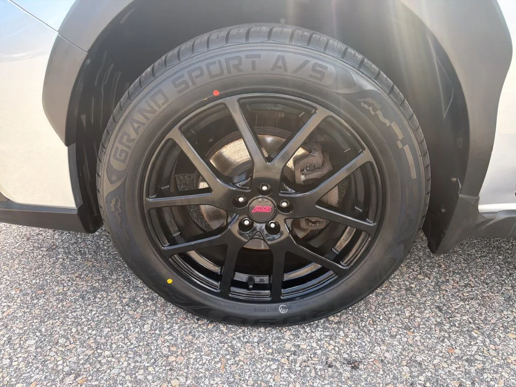 Used 2018 Silver Subaru 2.0i Limited image 27