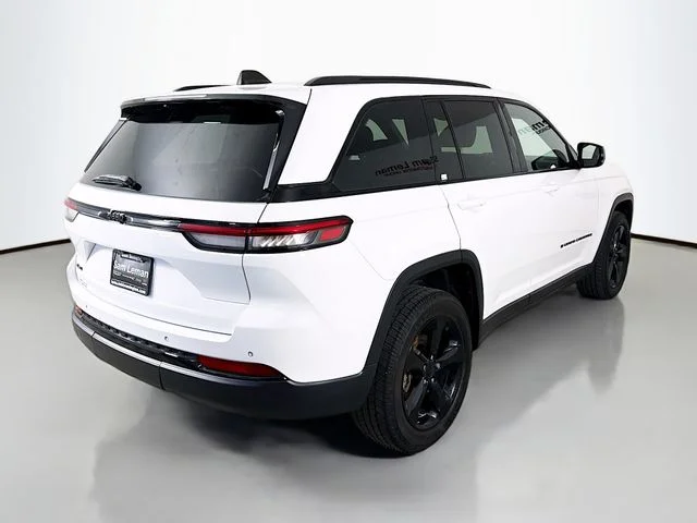 Used 2023 White Jeep Altitude X image 7