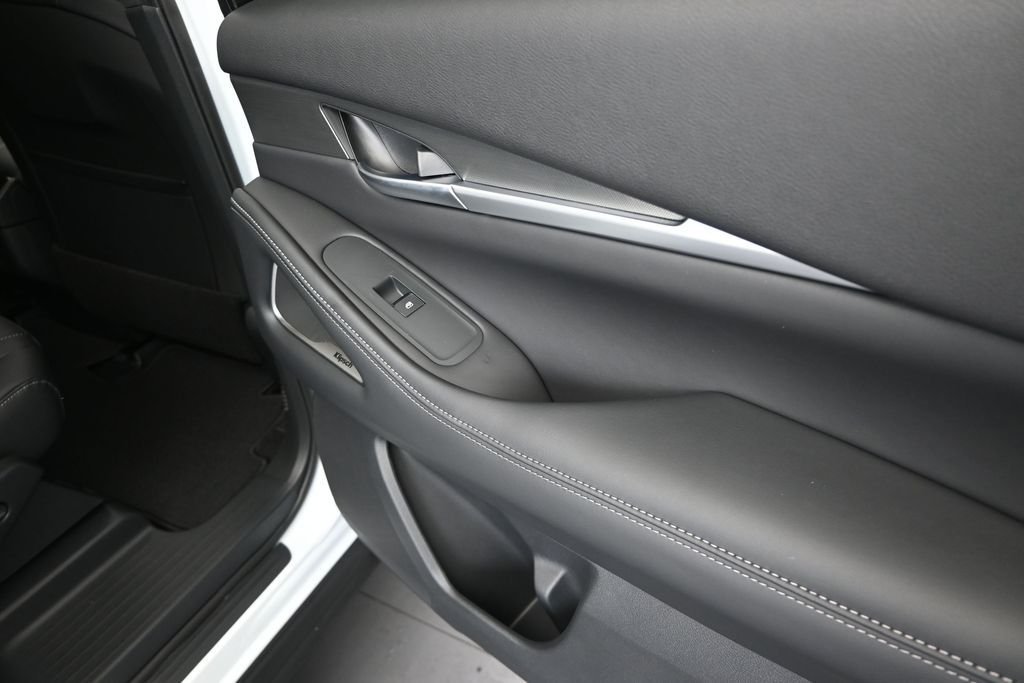 New 2027 RADIANT WHITE INFINITI Luxe FWD image 22