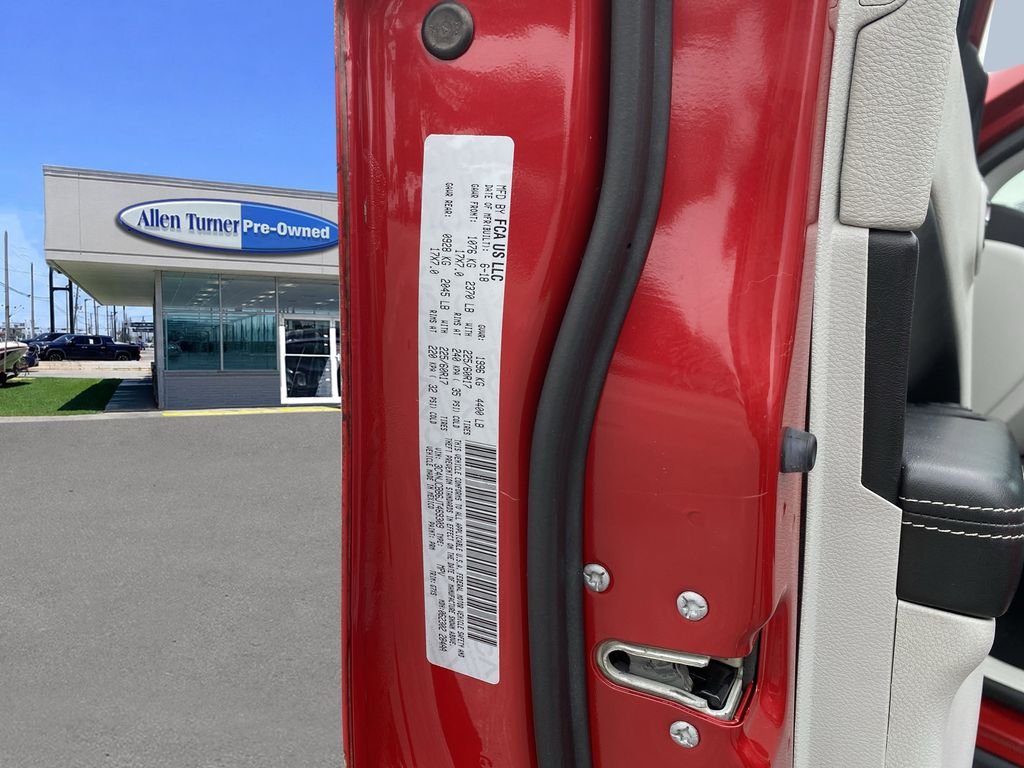 Used 2018 Redline Pearlcoat Jeep Latitude image 33