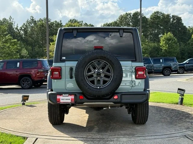 New 2026 Earl Clearcoat Jeep Sport S image 6