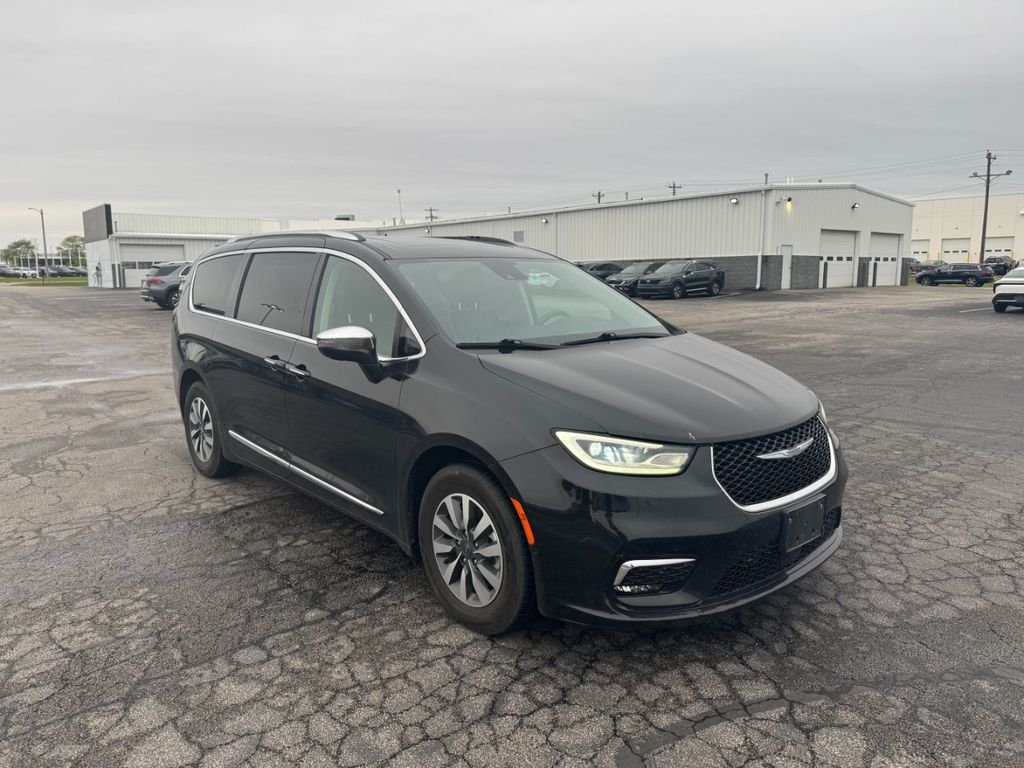 2021 Chrysler Pacifica Hybrid Limited Hybrid's photo
