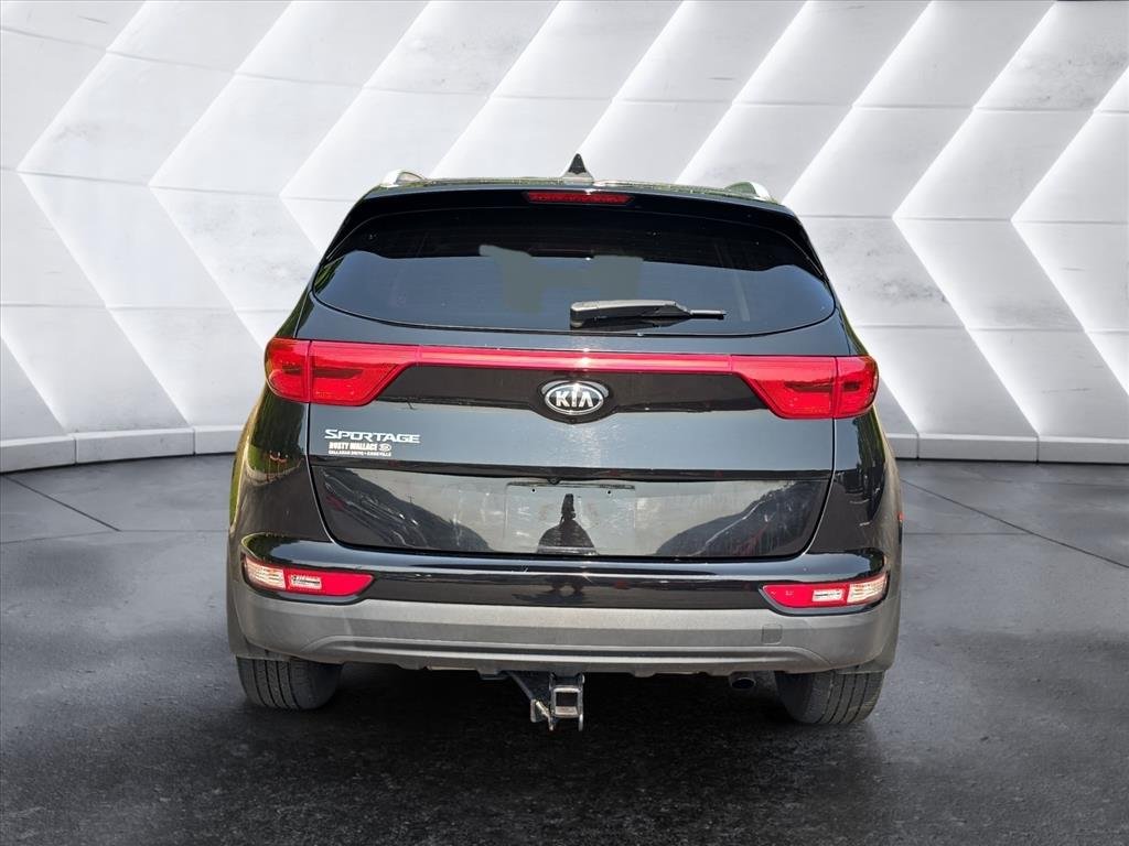 Used 2017 Red Kia LX image 4