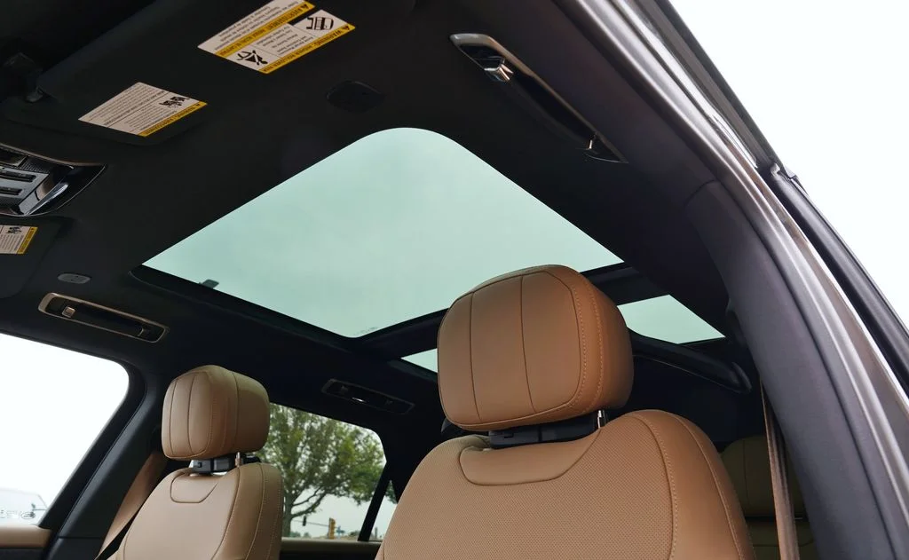 New 2026 Carpathian Grey Land Rover SE image 13