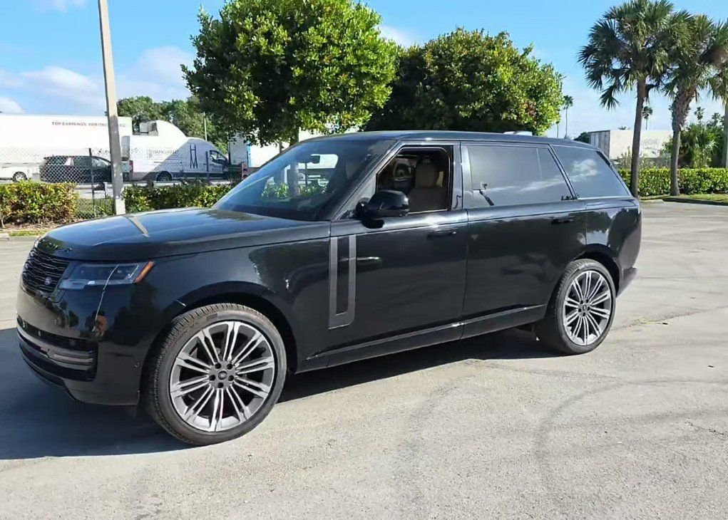 2025 Land Rover Range Rover SE