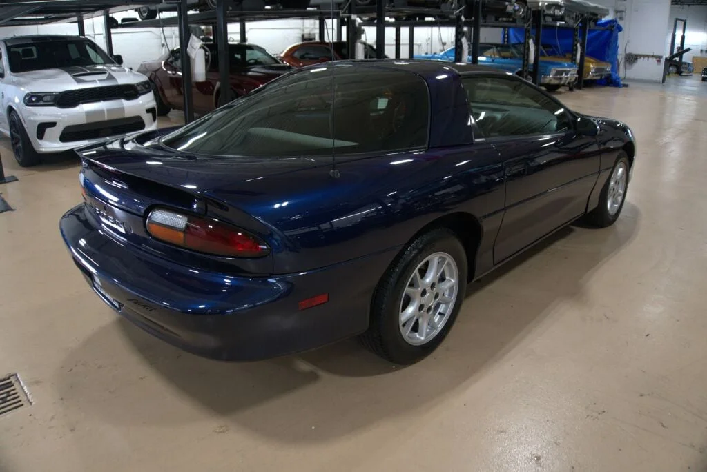 Used 2001  Chevrolet Base image 5
