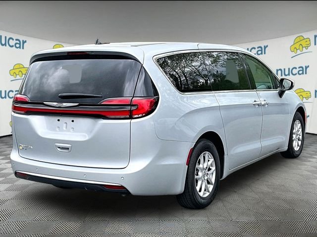 Used 2023 Silver Chrysler Touring L image 13