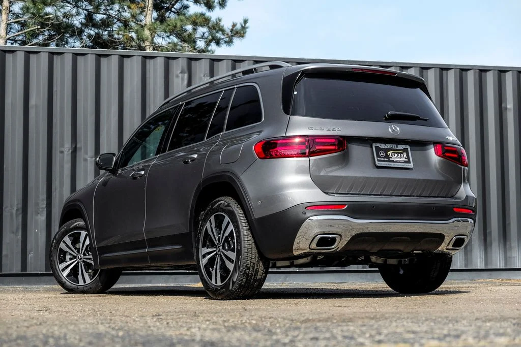 New 2026 Mountain Grey Metallic Mercedes-Benz GLB 250 image 2