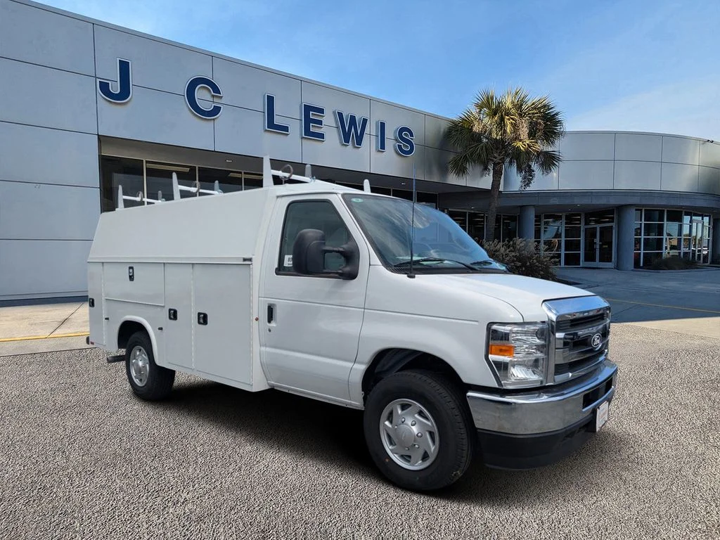 2026 Ford E-Series SRW E-350 Super Duty 138 in WB's photo