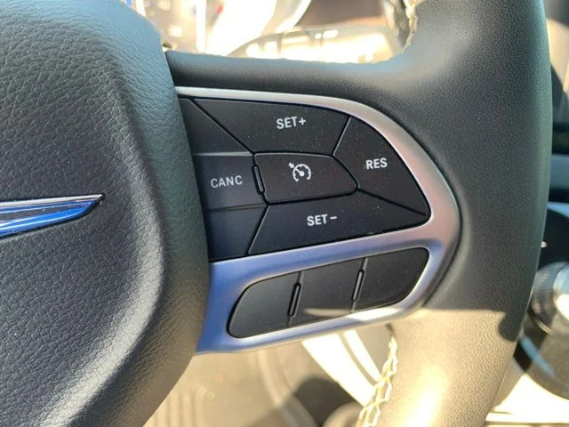 Used 2023 Granite Crystal Clearcoat Metallic Chrysler LX image 30