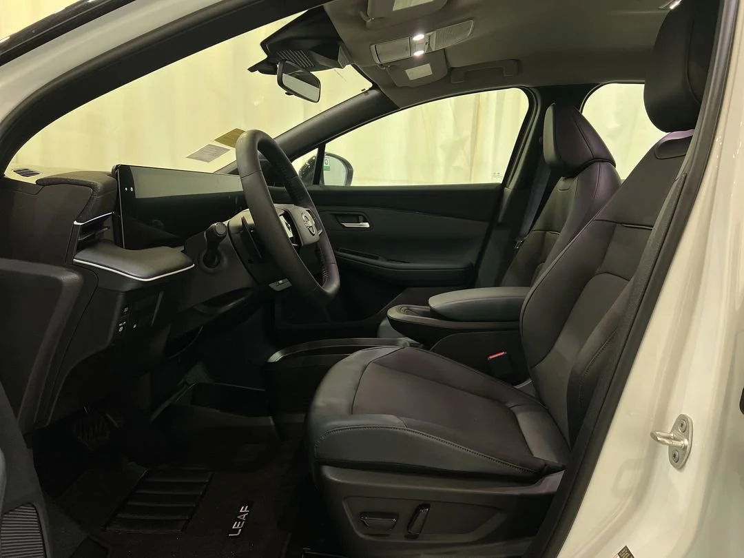 New 2026 Everest White Pearl TriCoat / Super Black Two-tone Nissan SV+ image 13