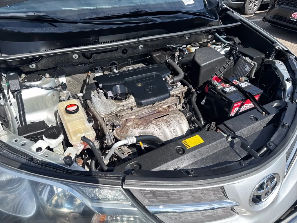 Used 2015 Silver Toyota XLE image 44