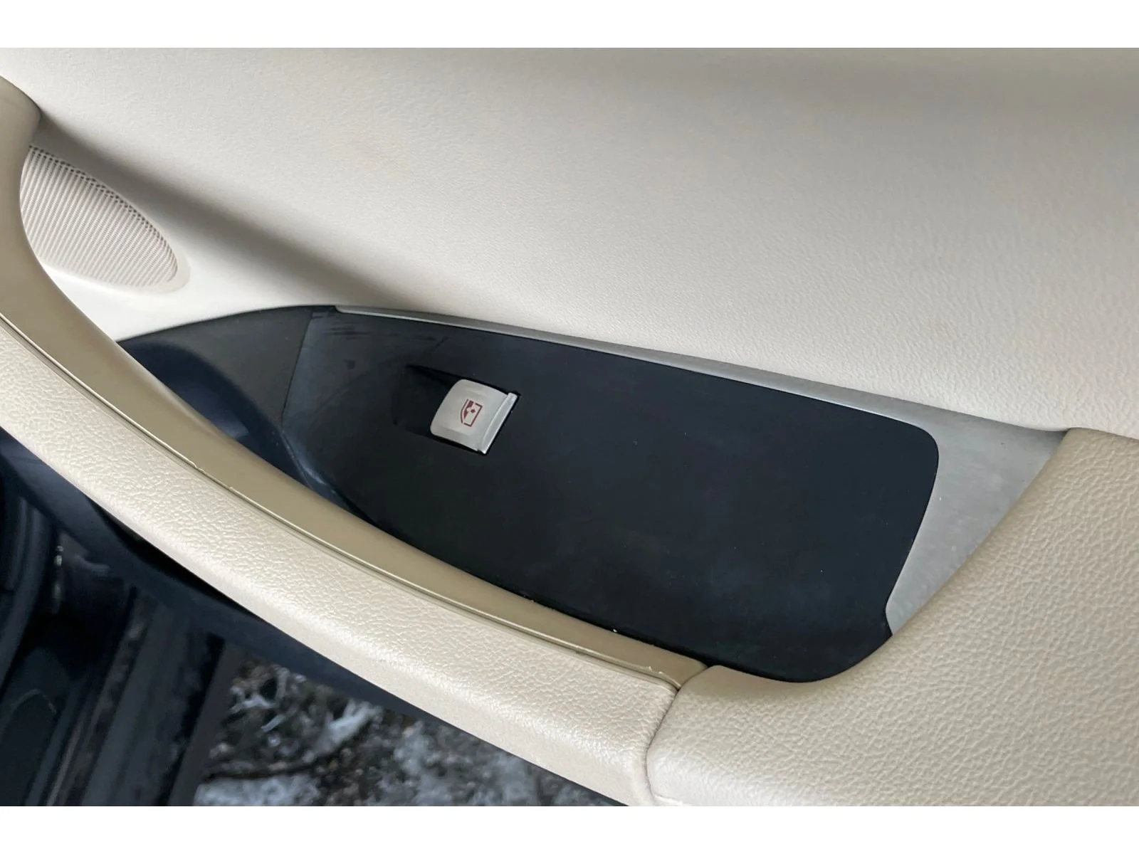 Used 2023 Dark Graphite Metallic BMW sDrive30i image 21