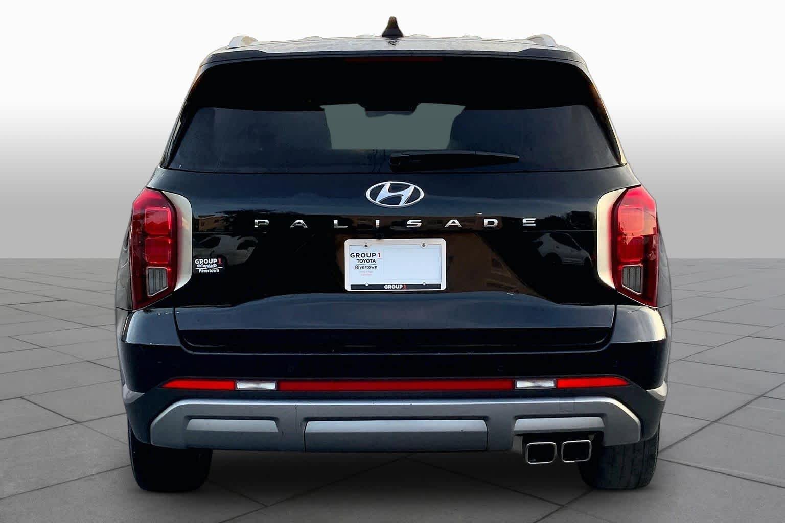 Used 2024 Abyss Black Pearl Hyundai SEL 7P image 5