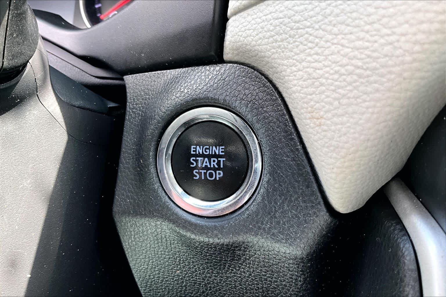 Used 2021 Silver Sky Metallic Toyota XLE Premium image 29