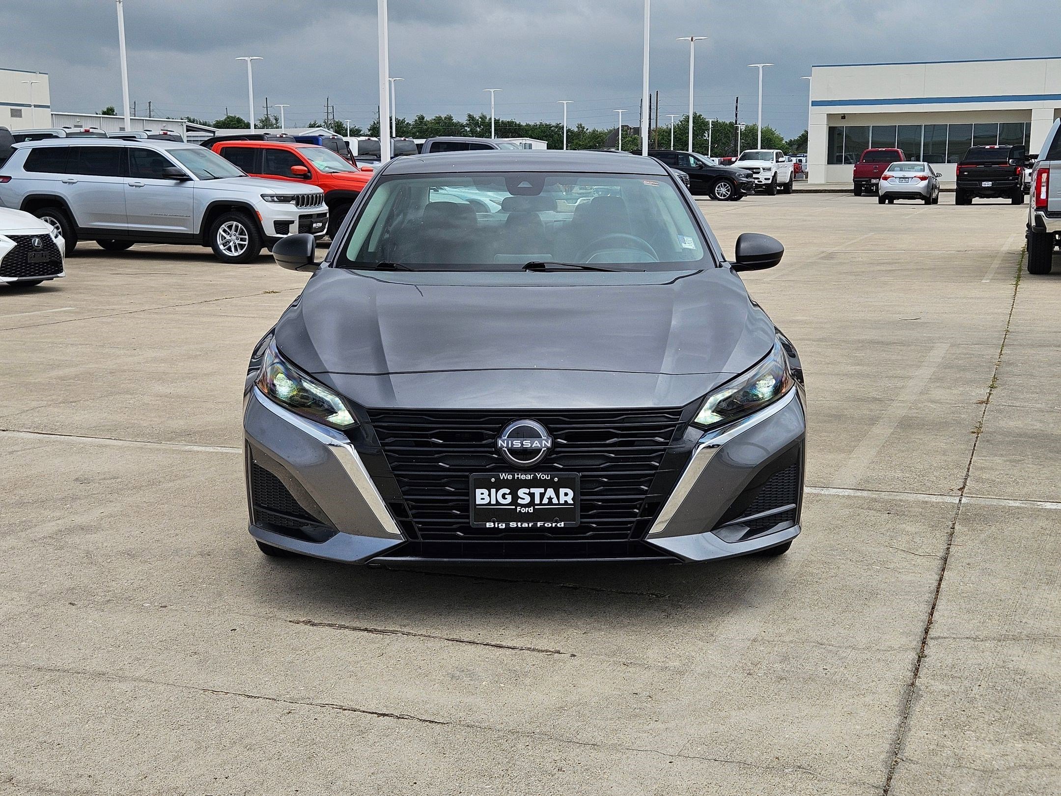Certified Used 2025 Gun Metallic Nissan 2.5 SV image 8