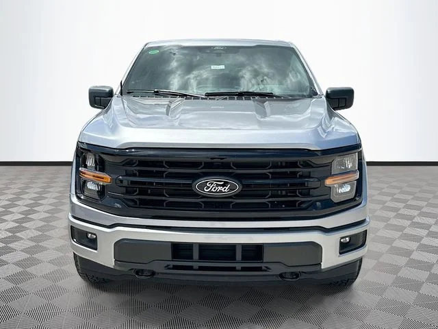 New 2026 Silver Metallic Ford XLT image 2