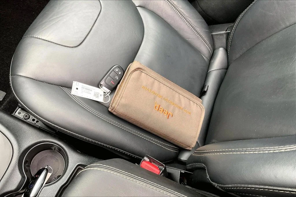 Used 2016 Gray Jeep Limited image 13