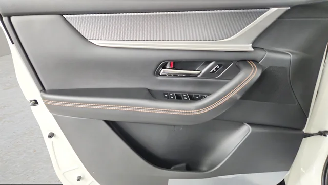 2025 Mazda CX-70 Premium Package - Photo 9