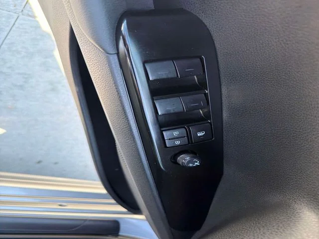 Used 2025  Toyota SE image 18