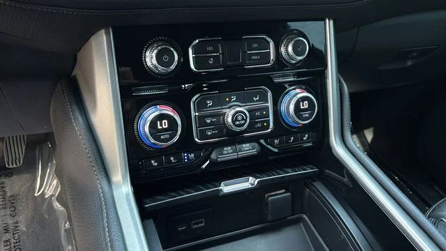 Used 2023 Silver GMC Denali image 31