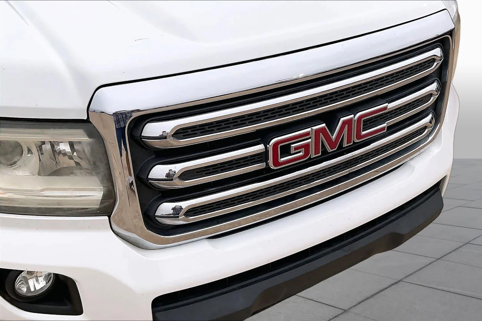 Used 2016 Summit White GMC 2WD SLE image 28