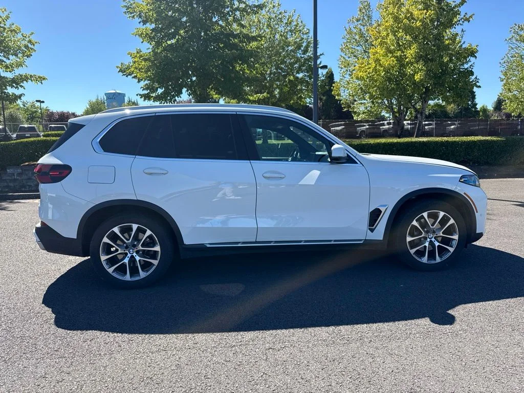 Used 2026 Alpine White BMW xDrive40i image 8