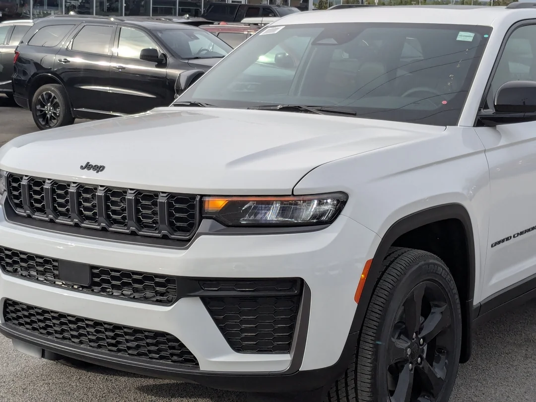 New 2026 White Jeep Altitude - - 4x4 - Power Sunroof - Trailer Tow Pkg - 20 Black Wheels - Remote Start & More! image 10