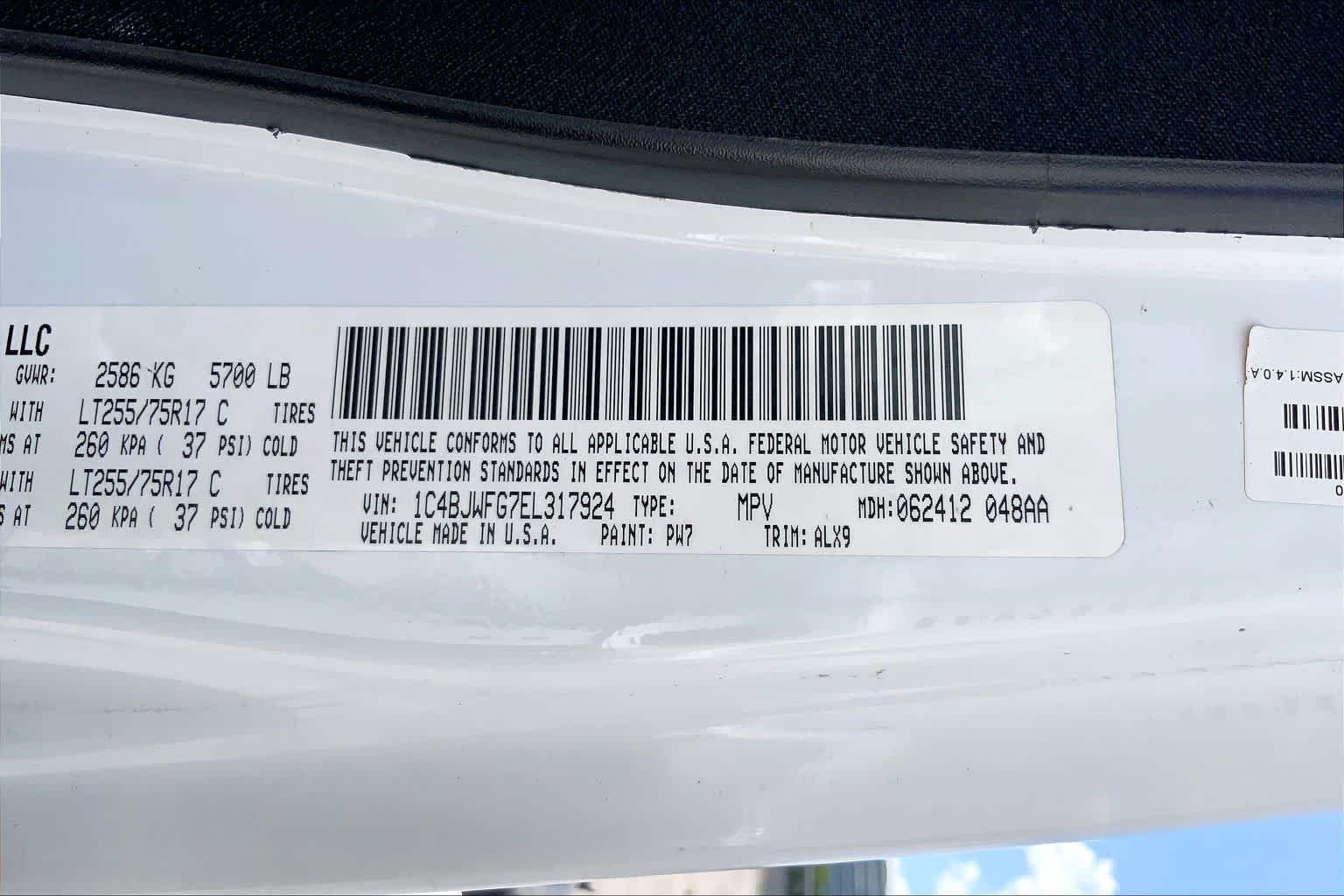 Used 2014 Bright White Clearcoat Jeep Rubicon X image 35