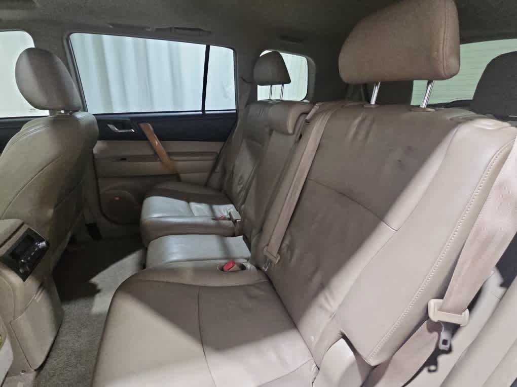 Used 2010 Cypress Pearl Toyota Limited w/3rd Row image 8