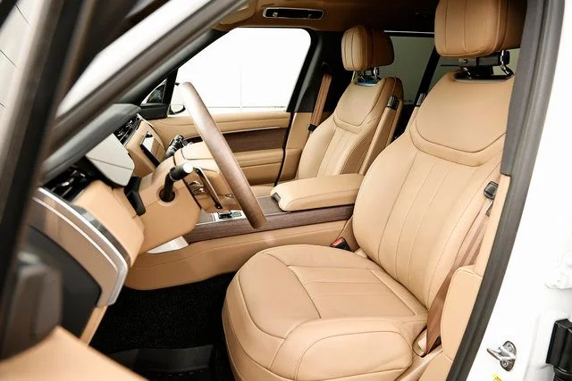 New 2026 Fuji White Land Rover SE image 25