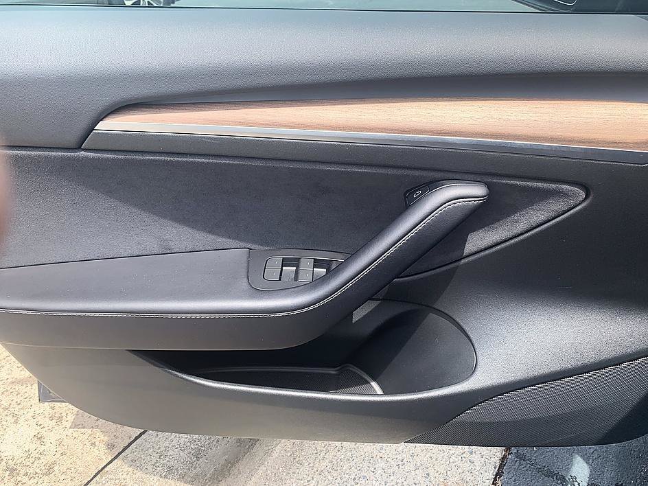 Used 2022 Midnight Silver Metallic Tesla Long Range image 9