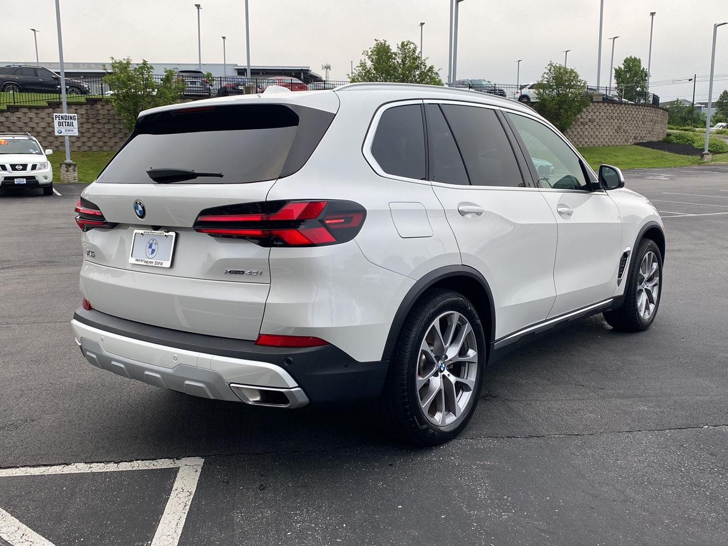 New 2026 Mineral White Metallic BMW xDrive40i image 5