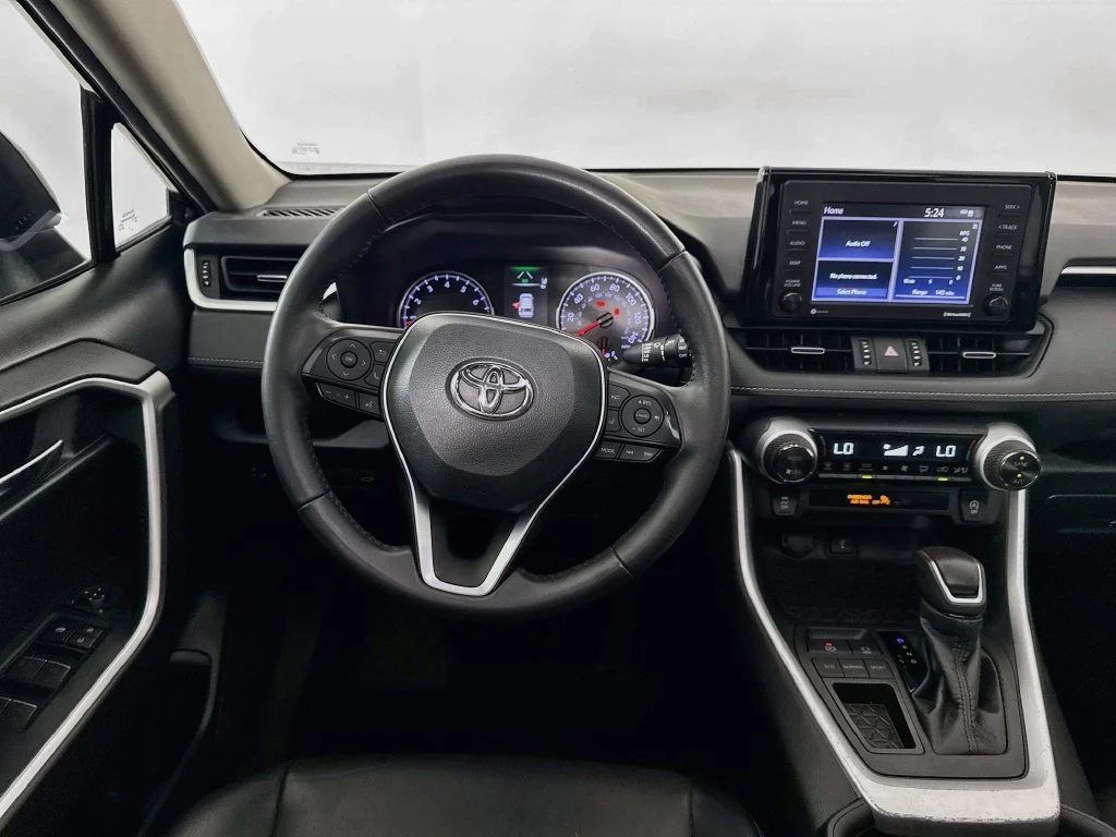 Used 2022 Midnight Black Metallic Toyota XLE Premium image 25