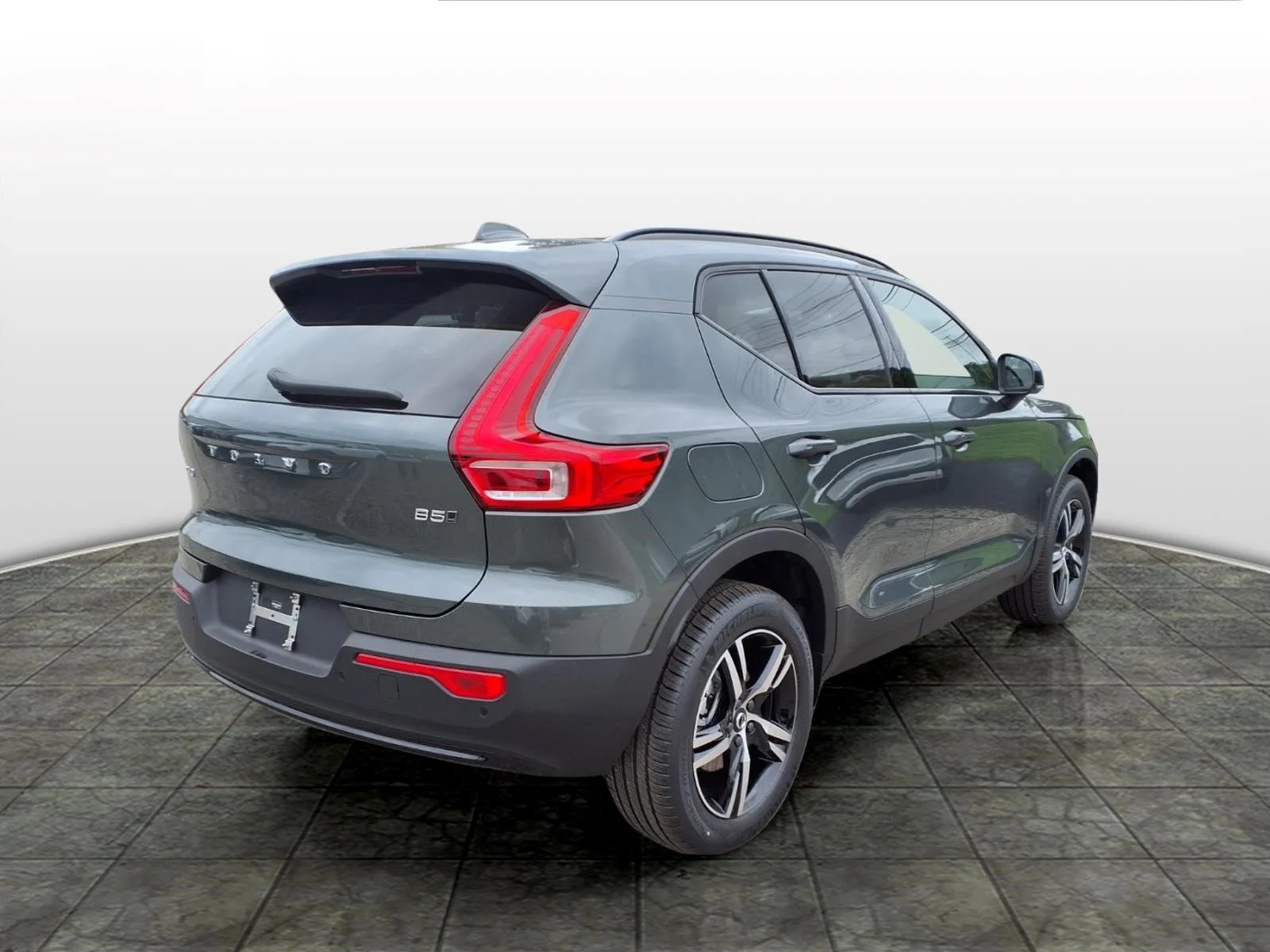 New 2026 Forest Lake Volvo Core image 3