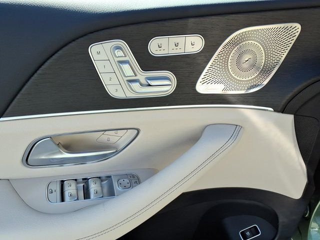 New 2026 Manufaktur Signature Ireland Mid Green Metallic Mercedes-Benz 450 image 13