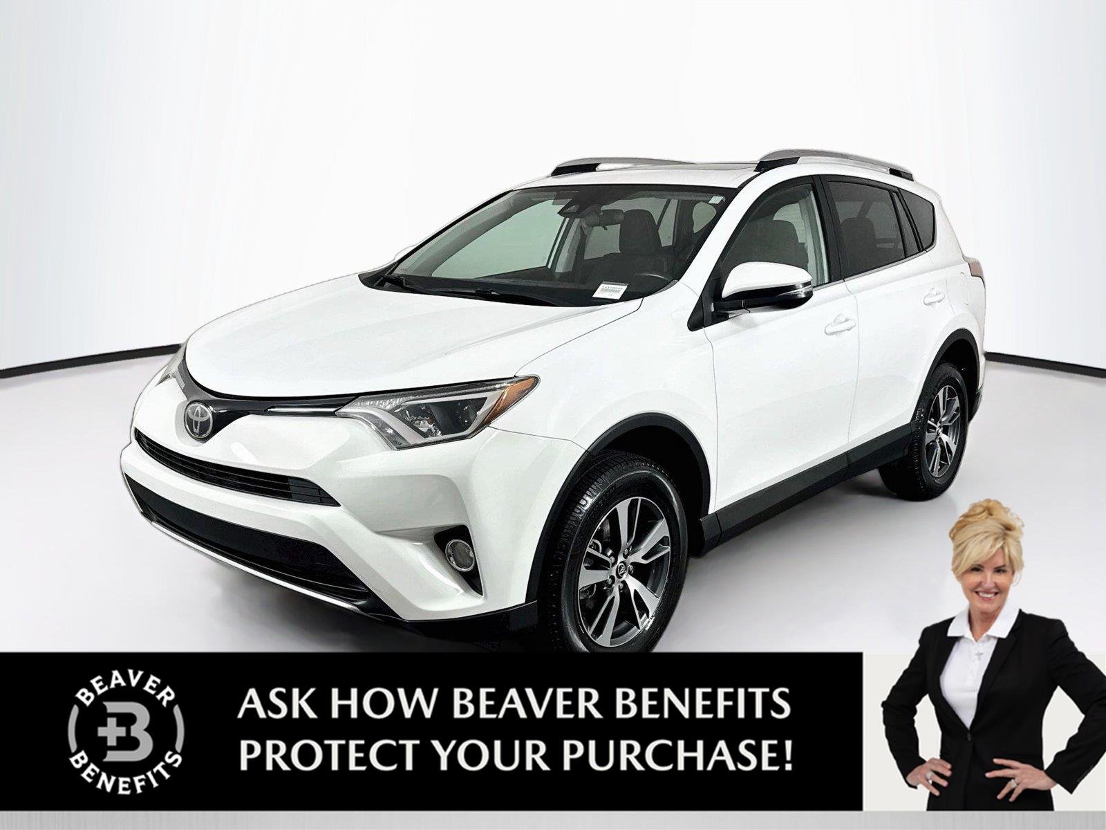Used 2018 Super White Toyota XLE image 1