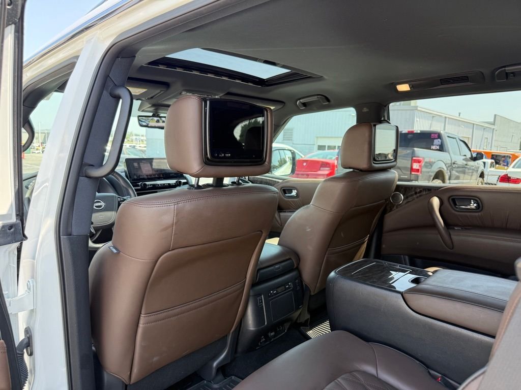 Used 2023 White Nissan Platinum image 32