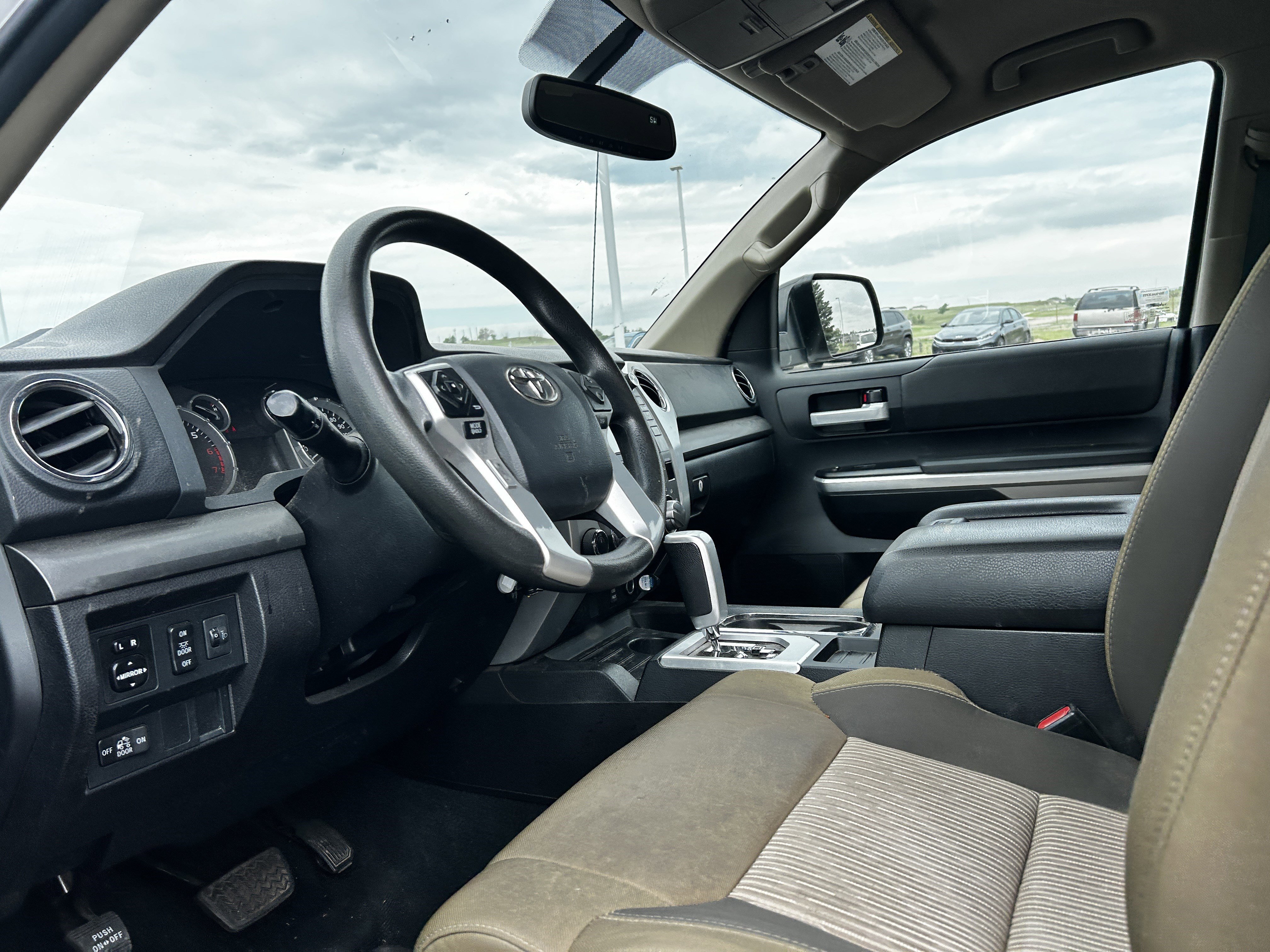 Used 2015 Super White Toyota SR5 image 8