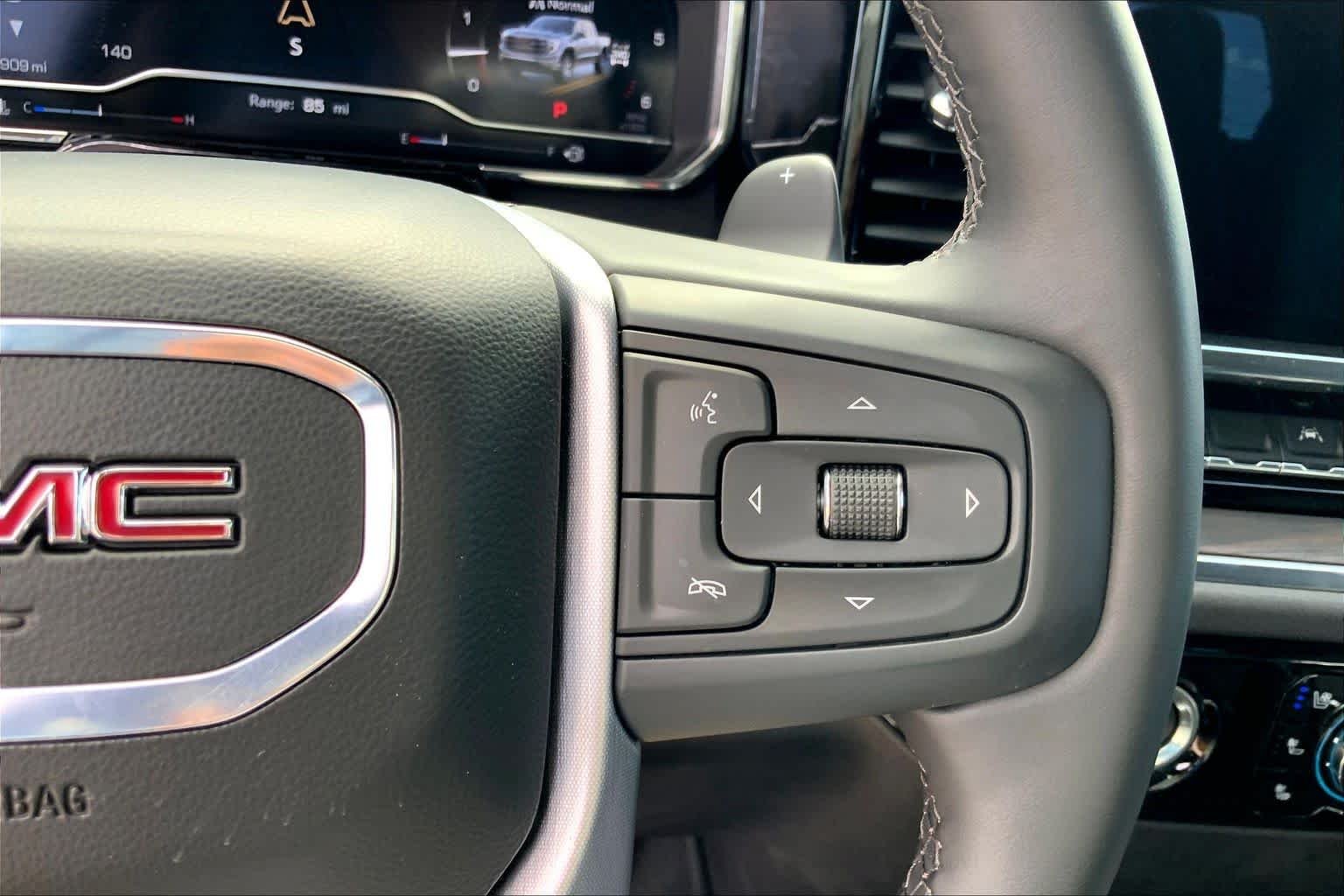 Used 2024 Onyx Black GMC SLT image 24