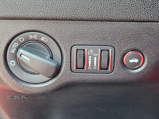 Used 2023 Red Dodge SXT image 26