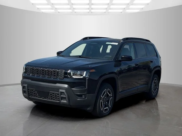 New 2026 Diamond Black Crystal Pearl-Coat Exterior Paint Jeep Laredo image 3