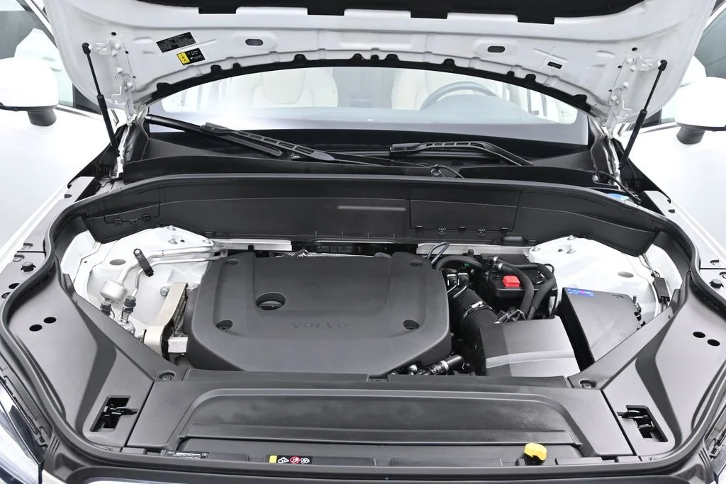 Certified Used 2024 Crystal White Volvo Plus image 22