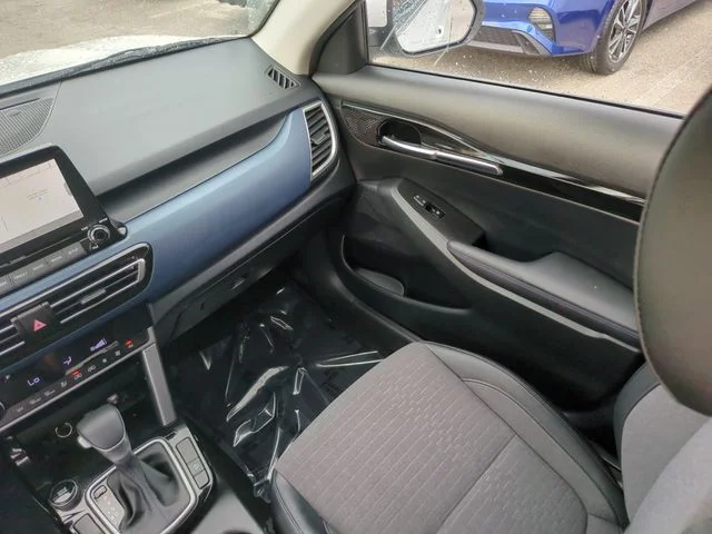 Used 2023 White Kia S image 13