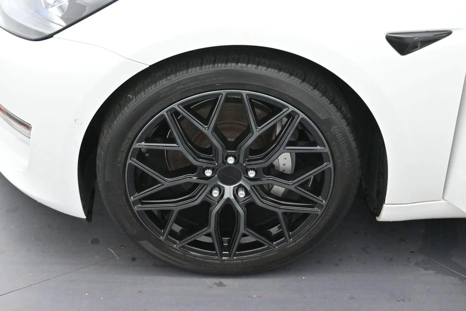 Used 2021 Pearl White Multi-coat Tesla Standard Range Plus image 26