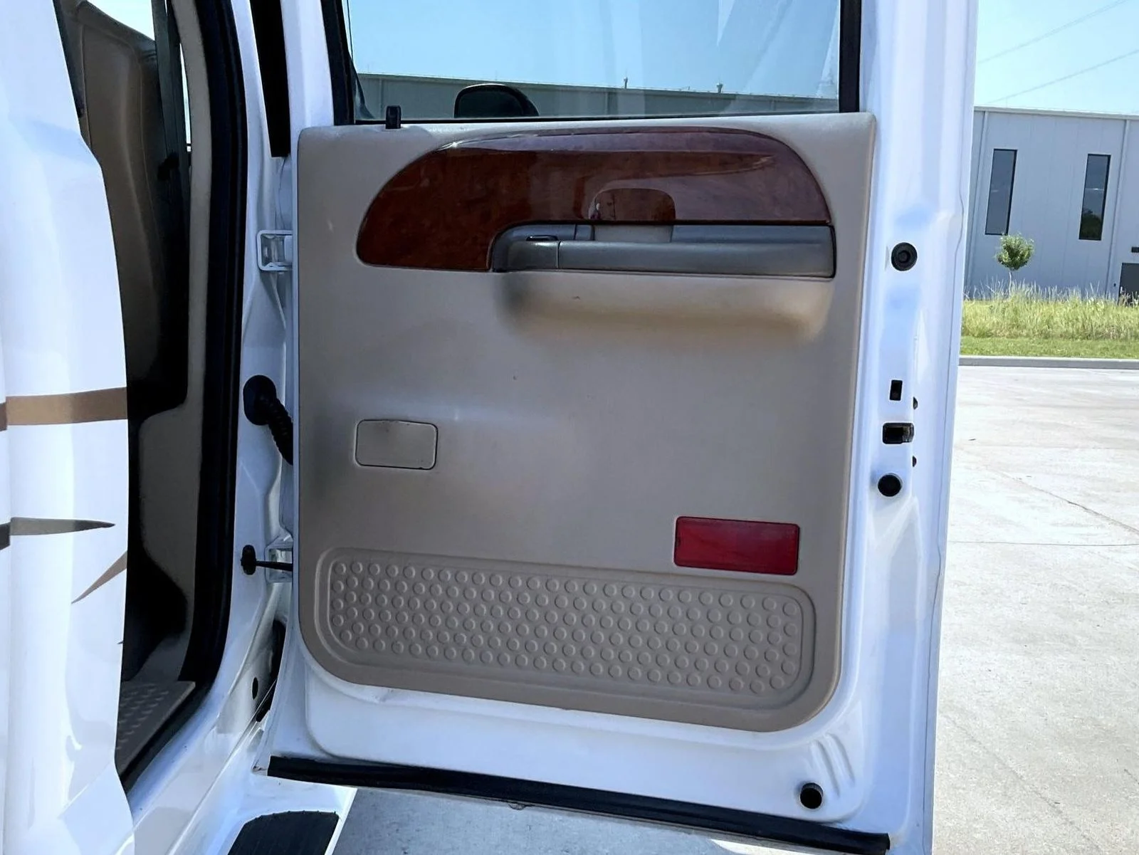 Used 2004 White Ford Lariat image 18