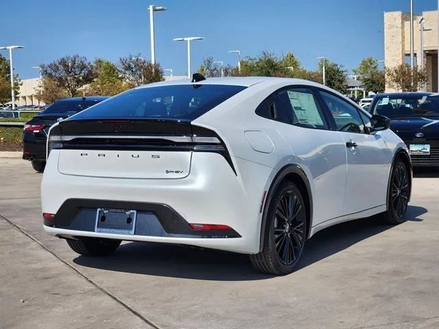 New 2026 Wind Chill Pearl <sup>1</sup> Toyota  Nightshade Edition image 4