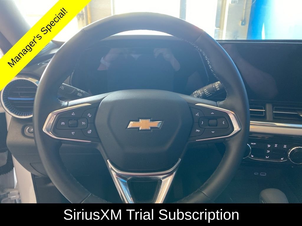 Used 2025 White Chevrolet LT image 6